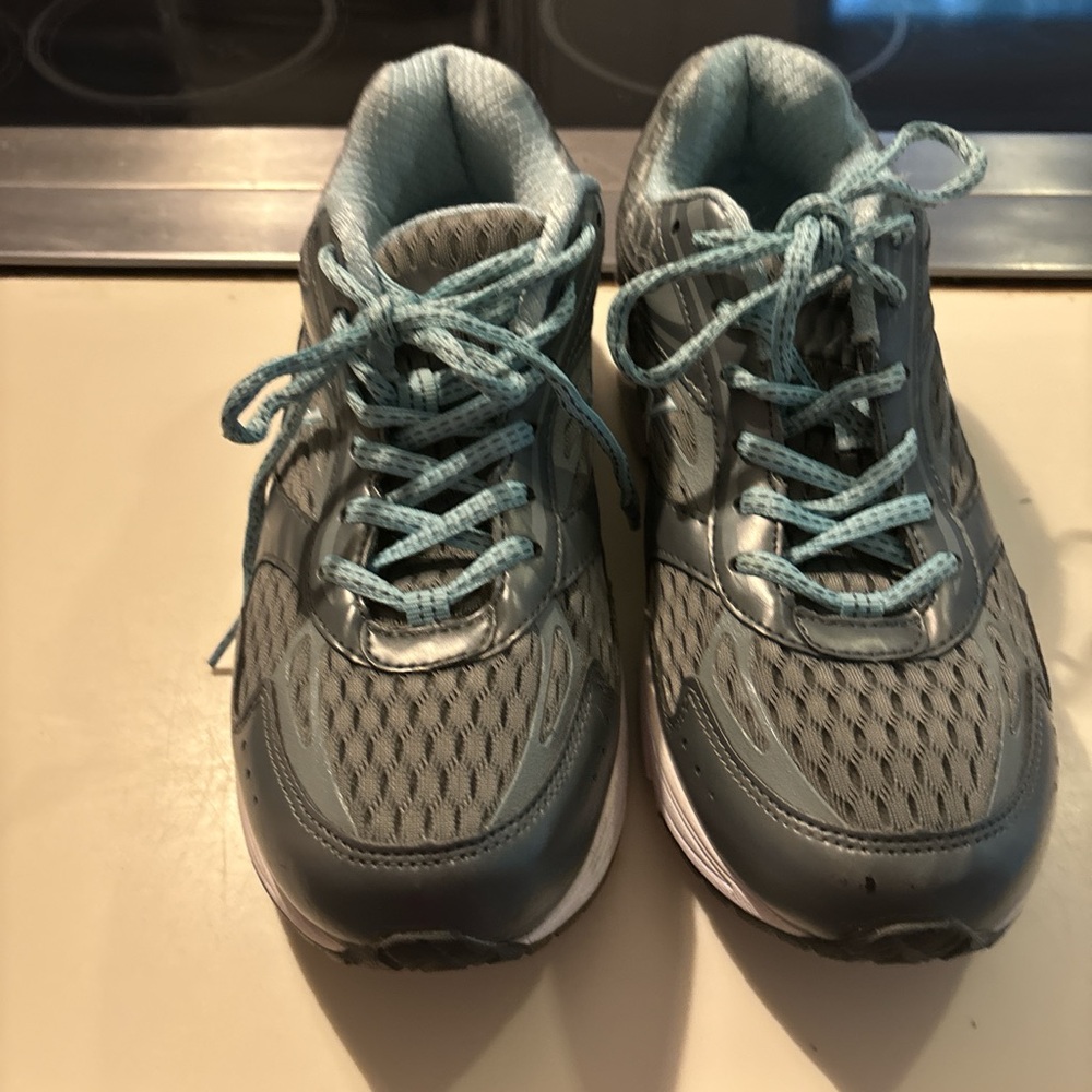 Women’s Xelero shoes.  Lightly‎ worn. These do not come with insoles.